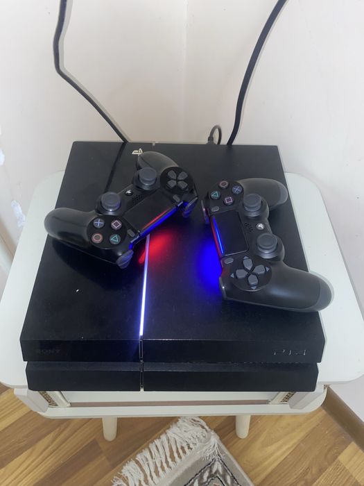 PlayStation 4 Fat на 512 гигабайтов.