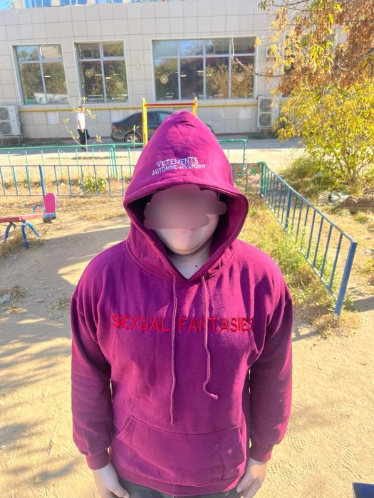 Продам кофту VETEMENTS