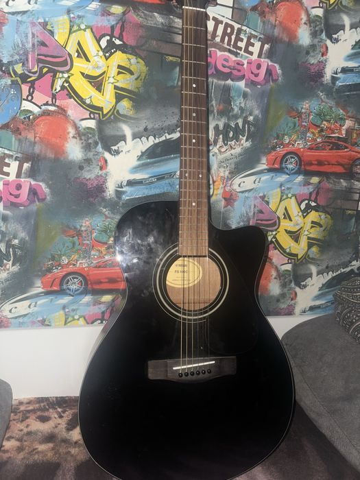 Гитара Yamaha.