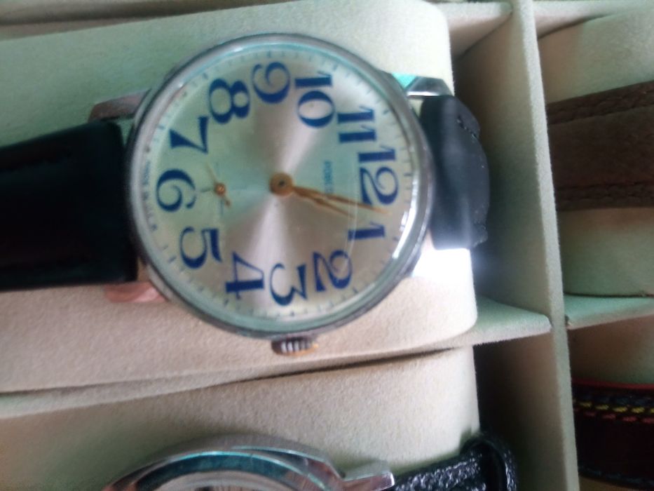 Vînd,sau schimb ceasuri mecanice.