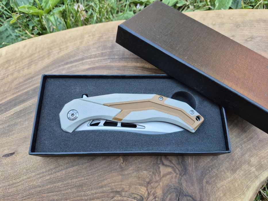 Сгъваем джобен нож ,стомана D2 с двуцветна дръжка,D120