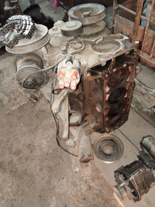 Продам запчасти на двигатель Mersedes 102 2.3
