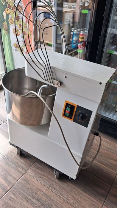 Тестомесачка призмата 380 w  2 скорости и таимер