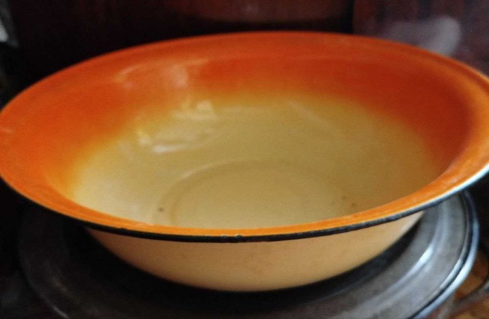 Большие тазы эмалированные ,кастрюля