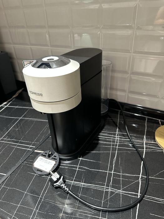 Продаю кофемашину NESPRESSO VERTUO