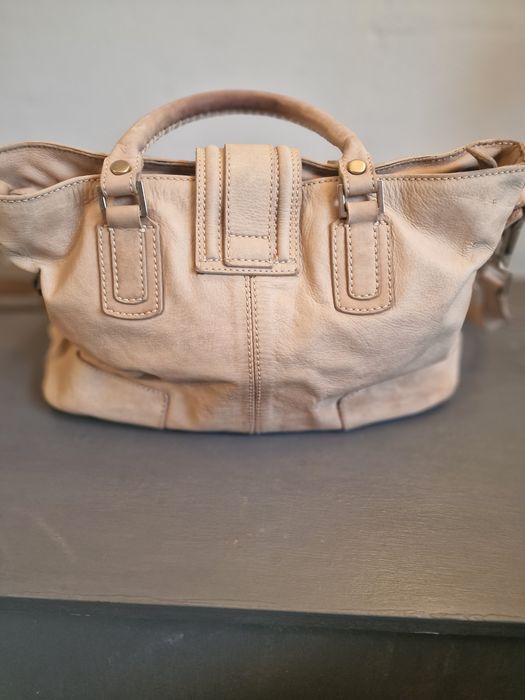 Стилна дамскачанта от естествена кожа