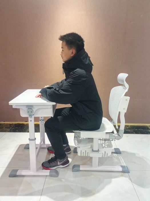 Продам комплект парта стул трансформер