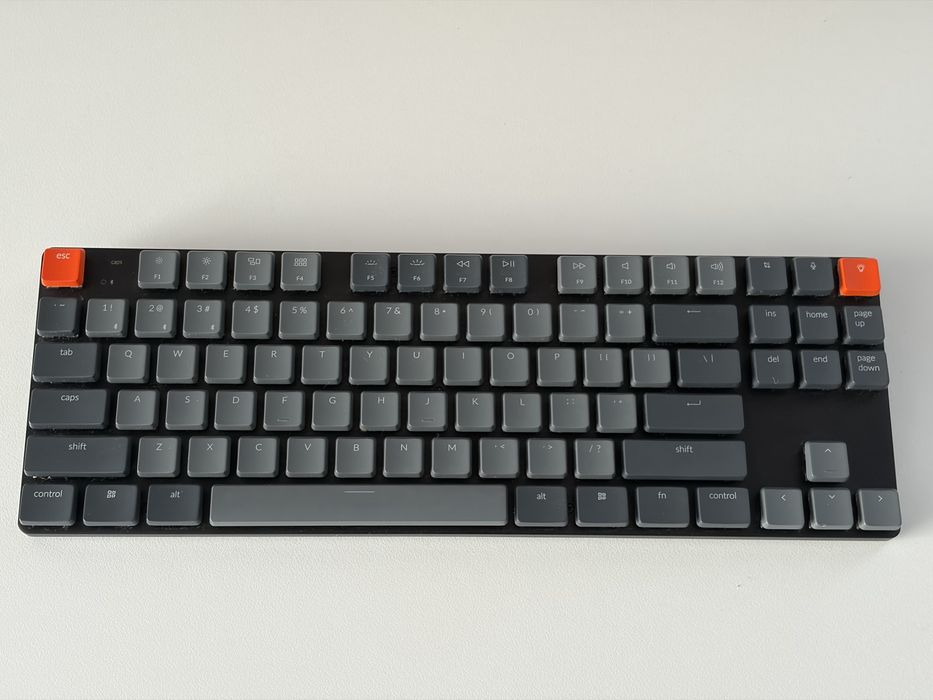 Keycron K1 SE - механична клавиатура (кафяви нископрофилни суичове)