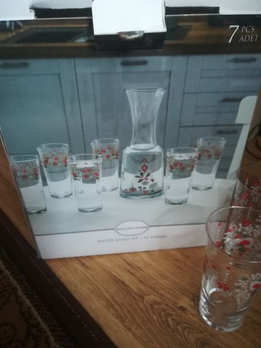 Чашите и Бутилка