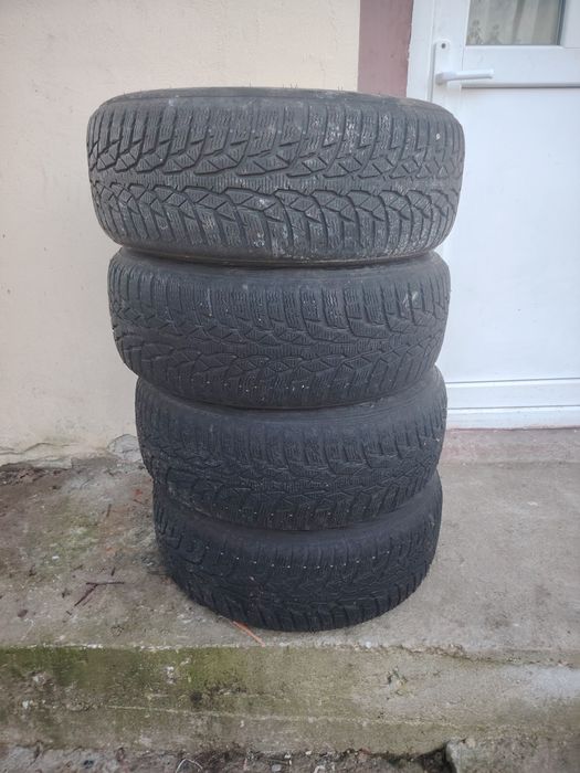 Vând set roti iarna 205 55 16