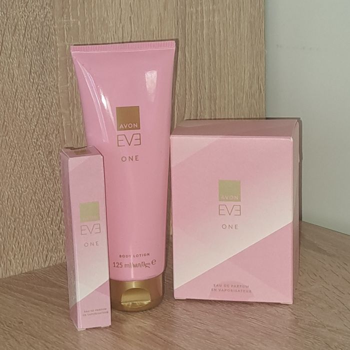 Избери подарък! Ароматен комплект, подаръчна торбичка и картичка.