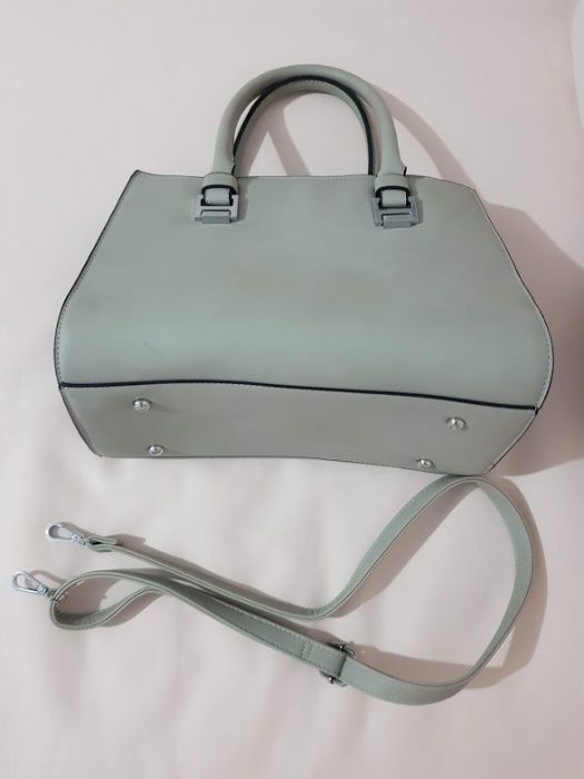 Poseta gri dama,ca noua,purtata de 2 ori