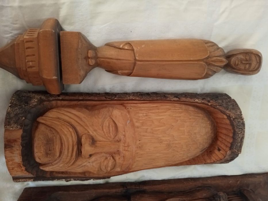 Sculpturi din lemn masiv  mari
