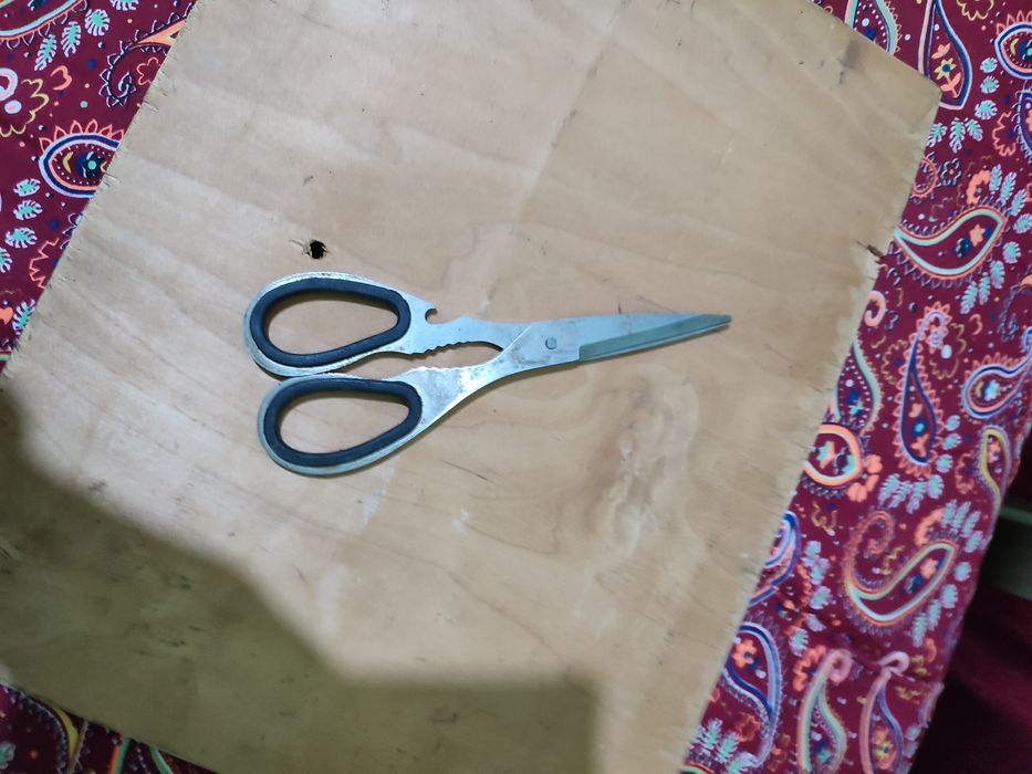 Ножницы с открывашкой К,айчи