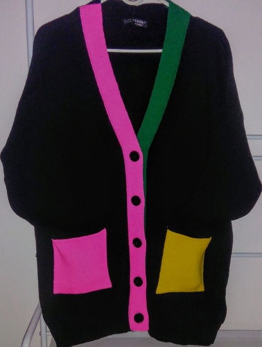 Дамска жилетка с контрастни елементи