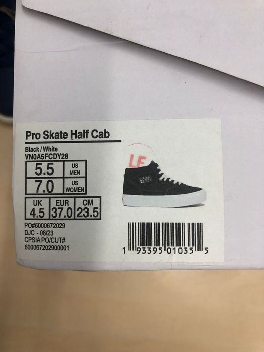 Продам кроссовки Adidas . Абсолютно новые