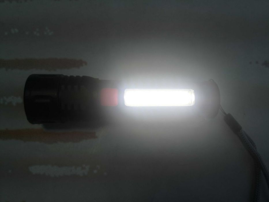 Lanterna de mana XH-P50 cu acumulator