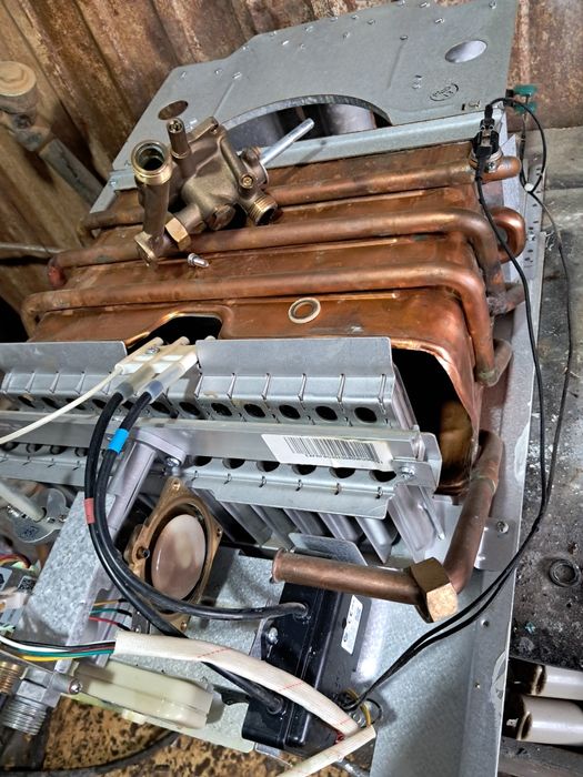 Газовая колонка Аристон