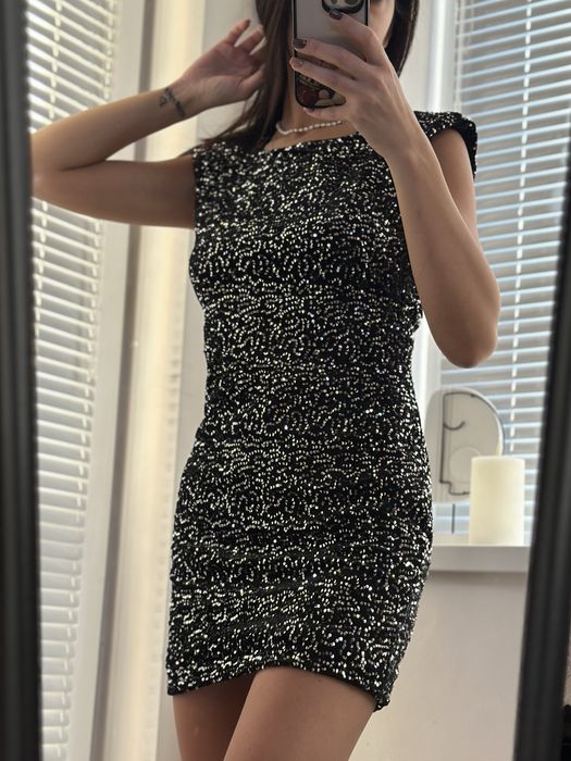 Празнични рокли с пайети