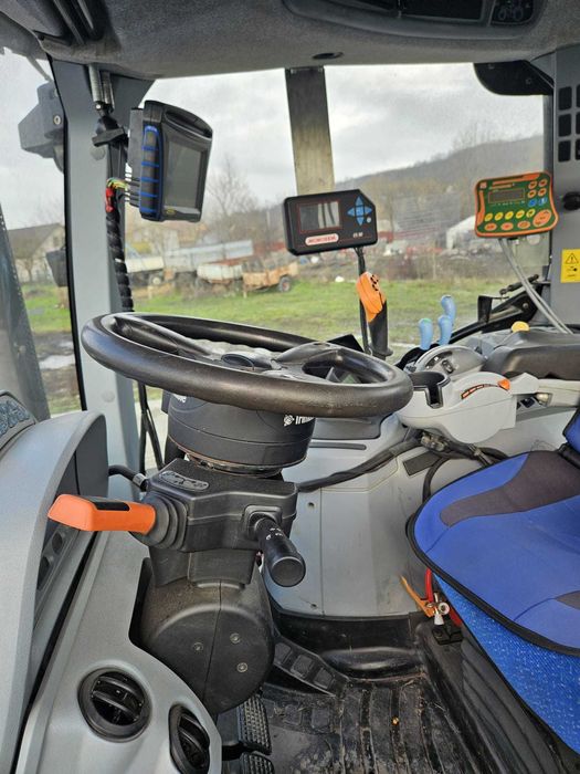 vand tractor new holland T7030