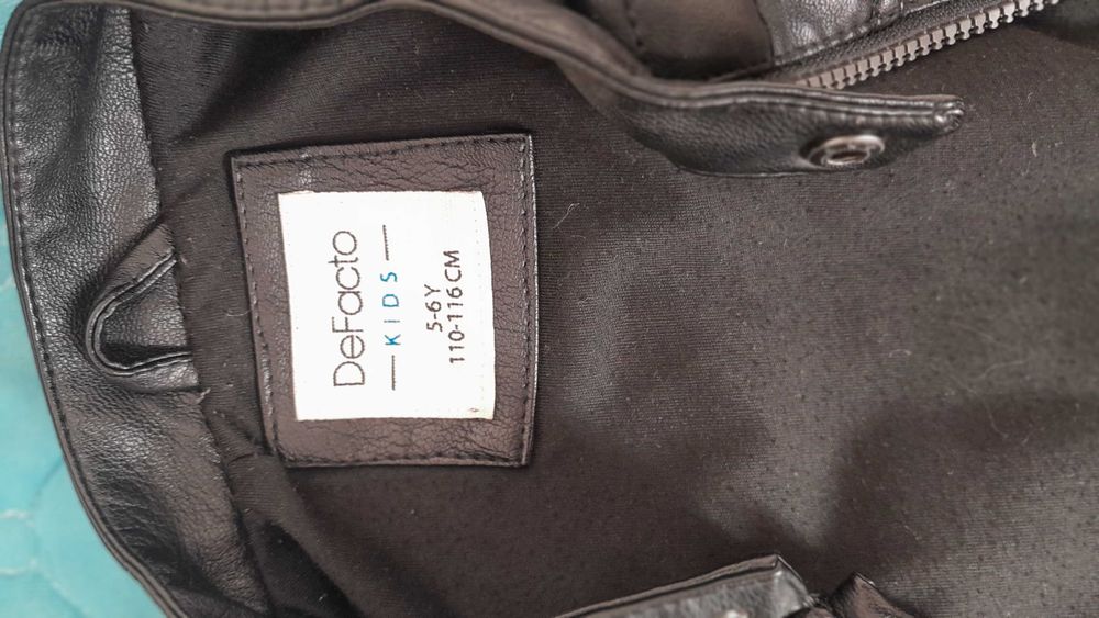 Продам детские куртки