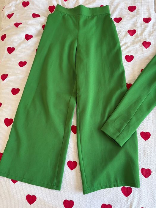 Жасыл цветте костюм сатылады