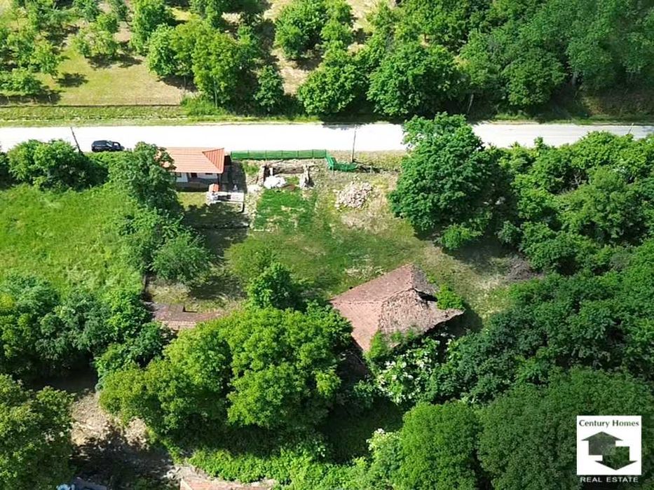 125190 Два парцела с къща, стопански постройки и кладенец в с. Гърдевци, Еленския балкан, до язовир Йовковци
