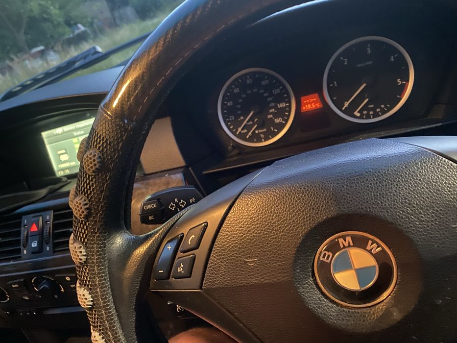 BMW 5 Series 2009 — imagine 5