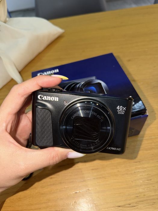 Продаю камеру Canon SX 740 HS
