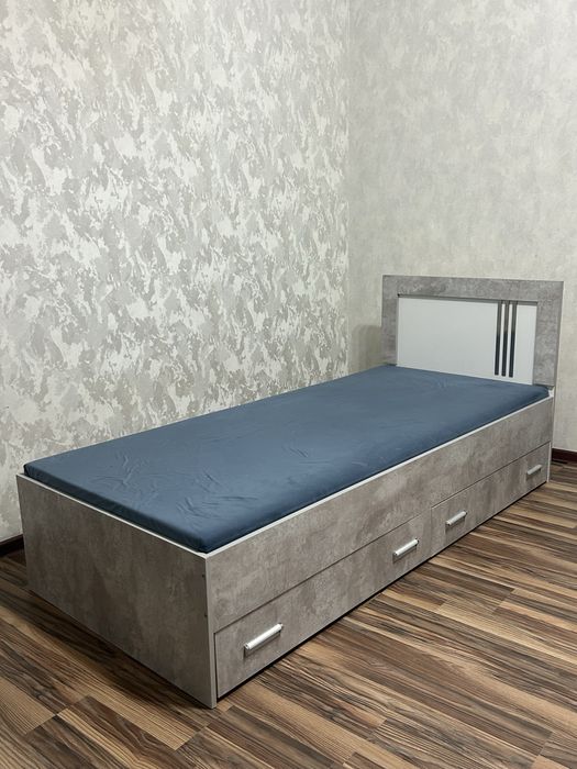 Кровать тумбалармен