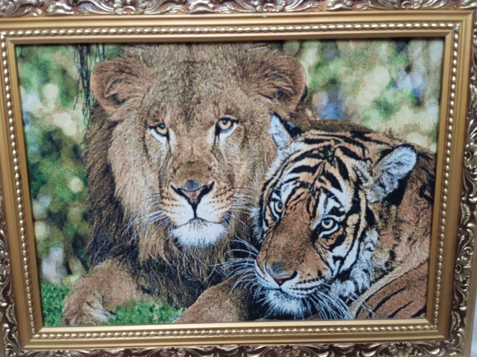 Картины из гобелена.