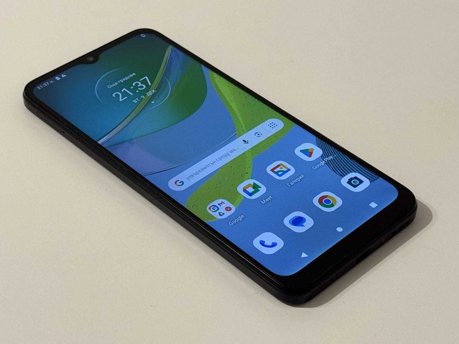 Бартер! Като НОВ! Motorola Moto e13 64GB Cosmic Black (Черен)
