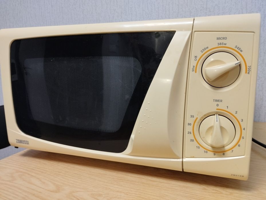 Микровълнова печка Zanussi