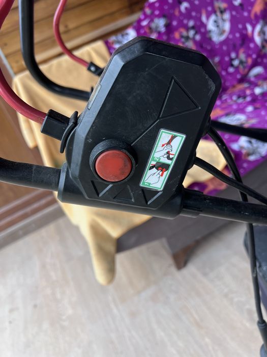 Vand masina de tuns iarba Makita