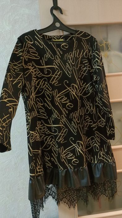 Продам платья разные