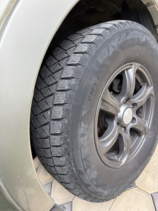 Шины 265/70R17 в отличном состоянии