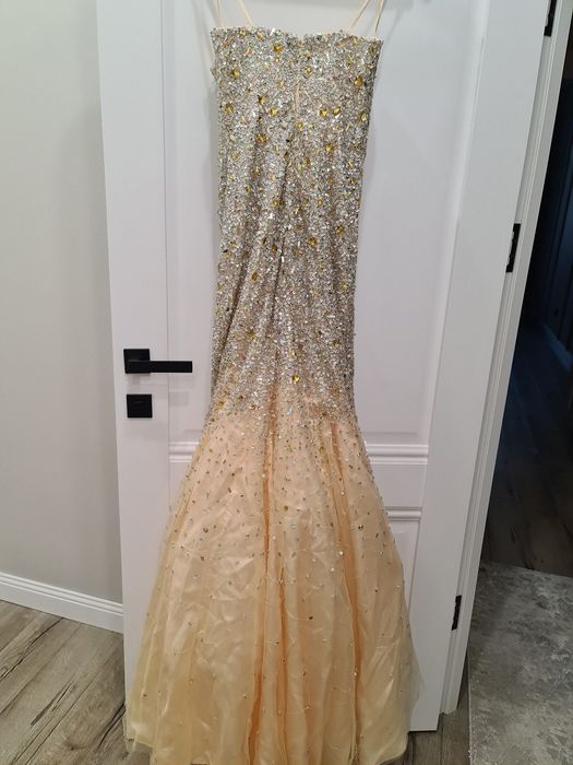 Вечернее платье со стразами