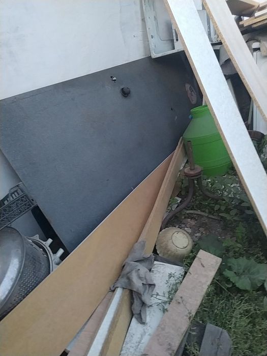 Железную дверь продам