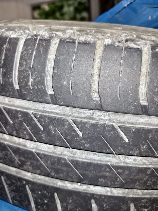 Продавам комплект 4 гуми с алуминиеви джанти Mazda
