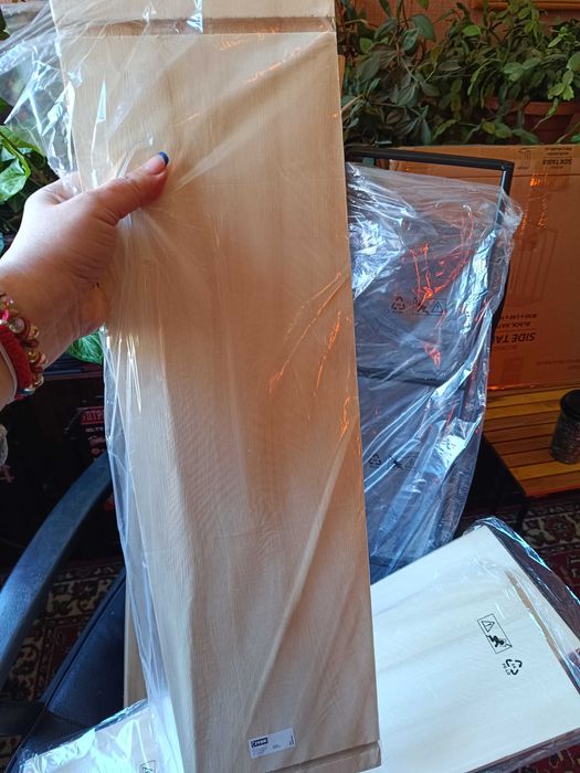 Метални Стенни етажерки в два цвята