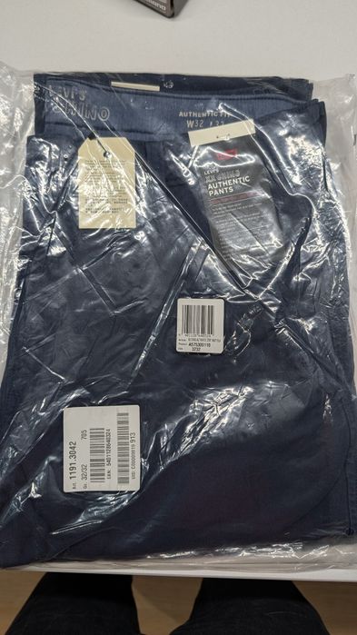 2 бр нови Levi's Chino XX Authentic Pants 32x32