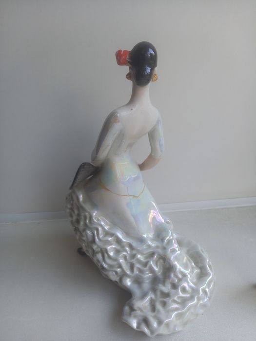 Фарфоровые статуэтки