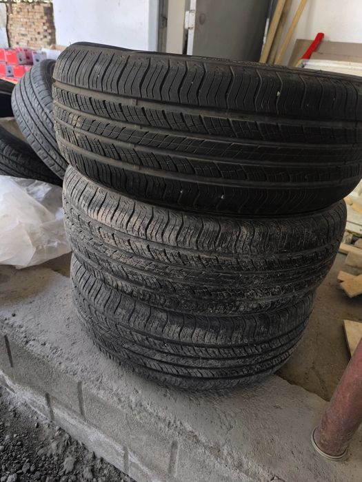 Продам резину 215/60/17