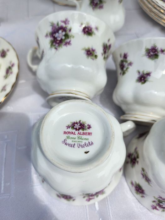 Royal Albert Sweet Violets (сладки теменужки)