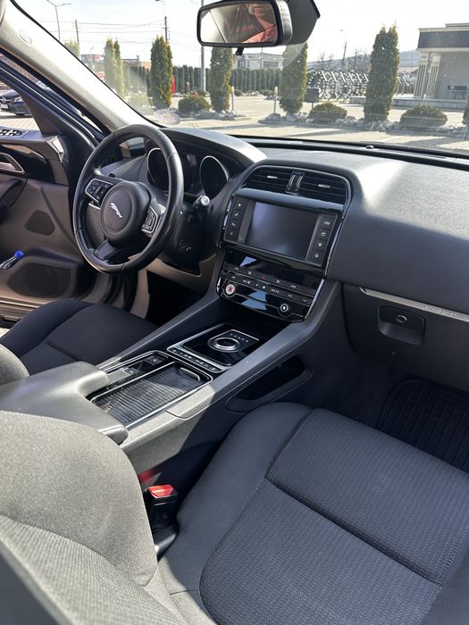 Se vinde Jaguar F-Pace