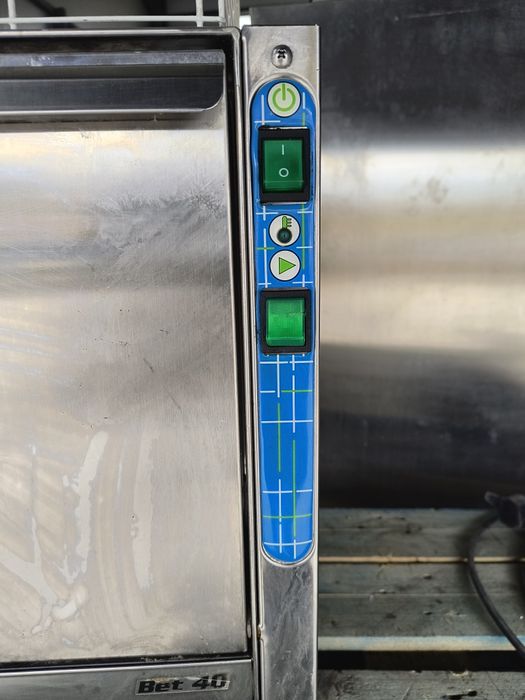 Подбарова чашомиялна -- Италия