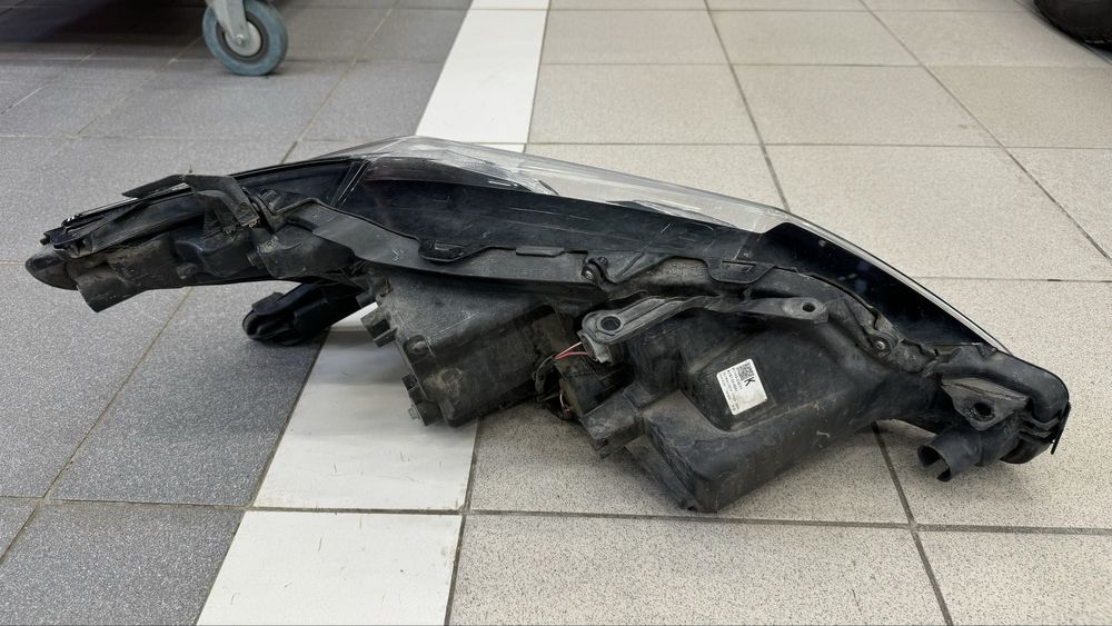 Продам фару на camry 70