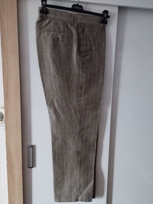 Продавам мъжки костюм