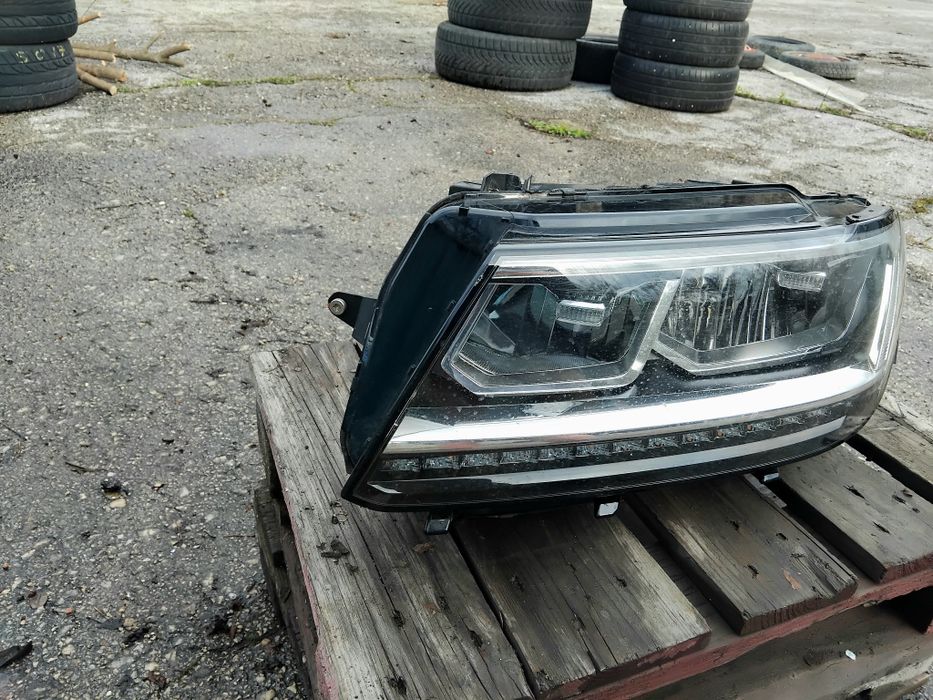 Оригинален Full LED фар за VW Tiguan (след 2016) – Ляв (5NB941035B)
​Описание:
Продавам оригинален преден ляв фар (от страната на водача) з