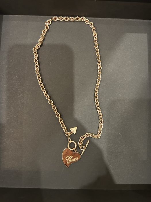 Дамско колие на Guess